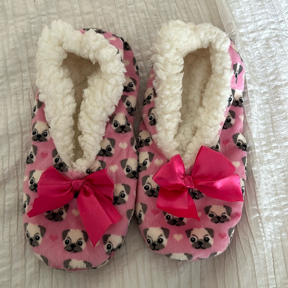 PUG FLEECE LINED SLIPPERS. NEW NEVER WORN
